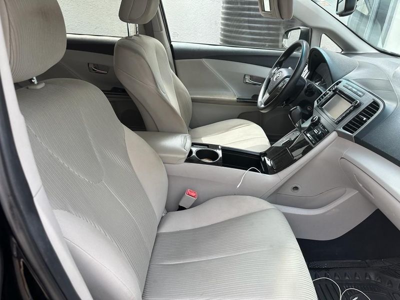 Thumbnail 3 of 2014 Toyota Venza